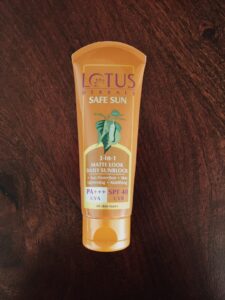 Lotus Herbals 3 in 1 matt sun safe